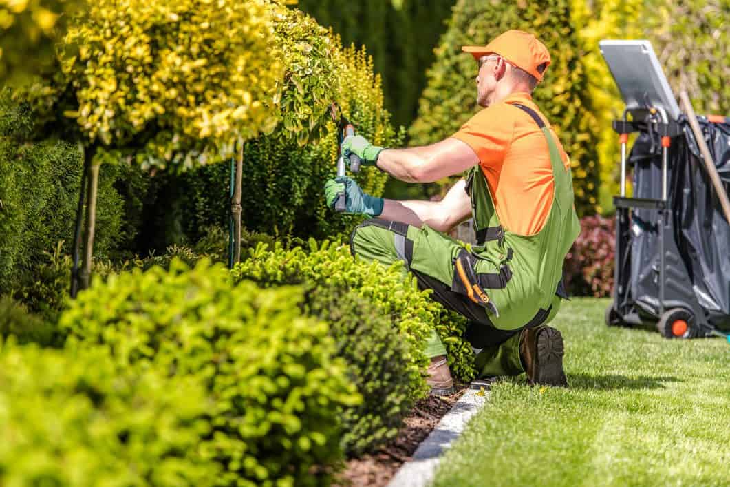 Hiring the Right Vendor for Your HOA Community